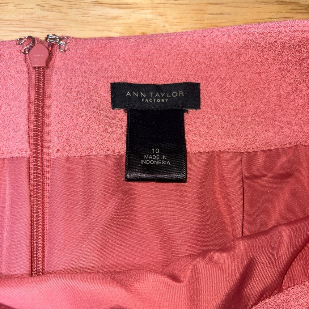 Ann Taylor Factory Pink Textured A-Line Scallop Hem Barbiecore Mini Skirt Siz 10 - Picture 2 of 9